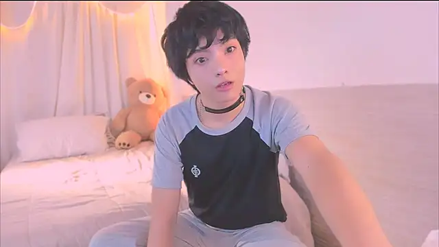 AllanYong18 online show from November 2025 02:23:01 PM