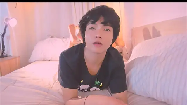 AllanYong18 online show from November 2025 08:58:02 AM