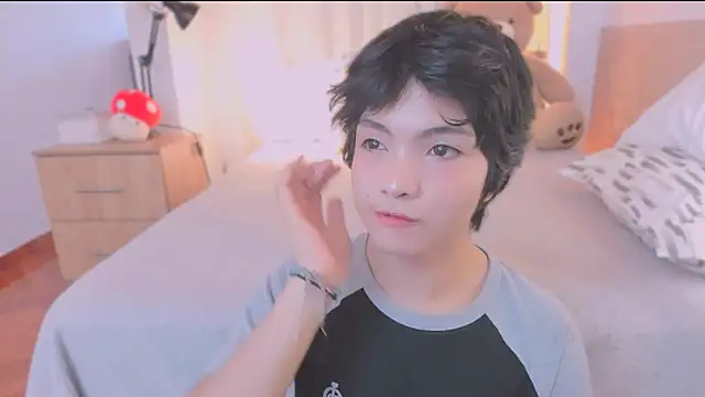 AllanYong18 online show from February 2026 01:45:02 PM