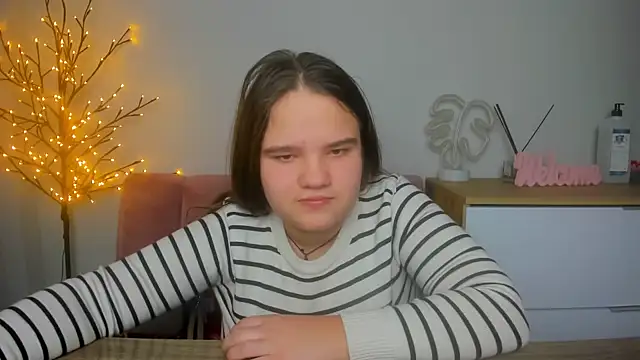 Snapshot of AdeleCruz chatting on February 2025 04:44:01 PM AdeleCruz online show from February 2025 04:44:01 PM