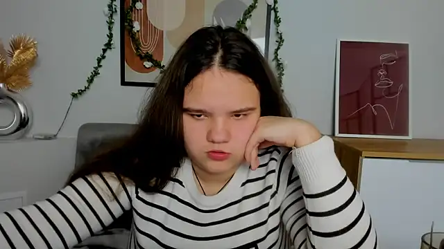 Snapshot of AdeleCruz chatting on February 2025 04:31:01 PM AdeleCruz online show from February 2025 04:31:01 PM