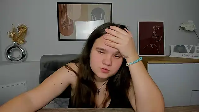 Snapshot of AdeleCruz chatting on March 2025 04:33:02 PM AdeleCruz online show from March 2025 04:33:02 PM