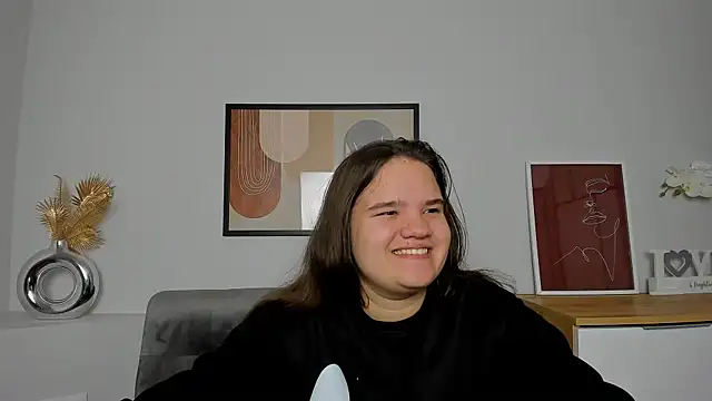 Snapshot of AdeleCruz chatting on March 2025 01:20:01 PM AdeleCruz online show from March 2025 01:20:01 PM