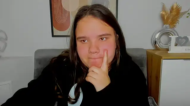 Snapshot of AdeleCruz chatting on March 2025 04:20:02 PM AdeleCruz online show from March 2025 04:20:02 PM