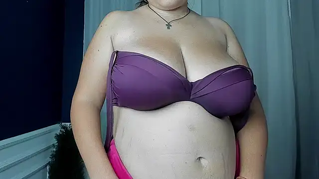 Snapshot of AdeleCruz chatting on September 2025 12:04:02 PM AdeleCruz online show from September 2025 12:04:02 PM