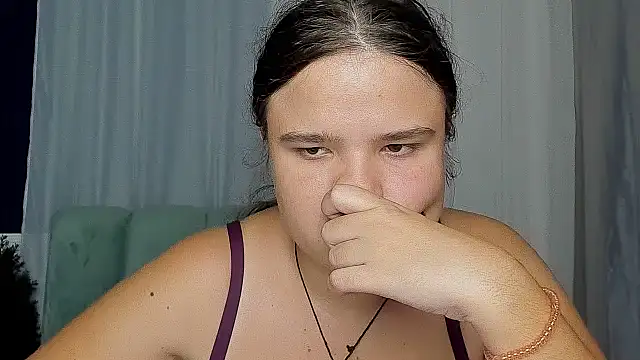 Snapshot of AdeleCruz chatting on September 2025 12:07:01 PM AdeleCruz online show from September 2025 12:07:01 PM