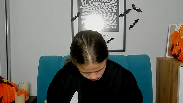 Snapshot of AdeleCruz chatting on November 2025 08:06:01 AM AdeleCruz online show from November 2025 08:06:01 AM