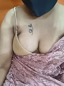 Snapshot of Lolitatamil chatting on May 2026 11:13:01 PM Lolitatamil online show from May 2026 11:13:01 PM