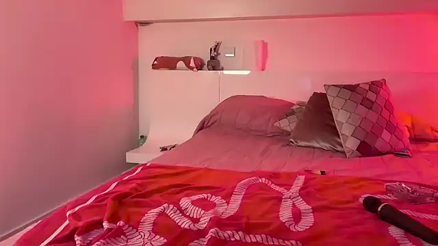 charlyroseblossom online show from April 2026 03:50:01 PM