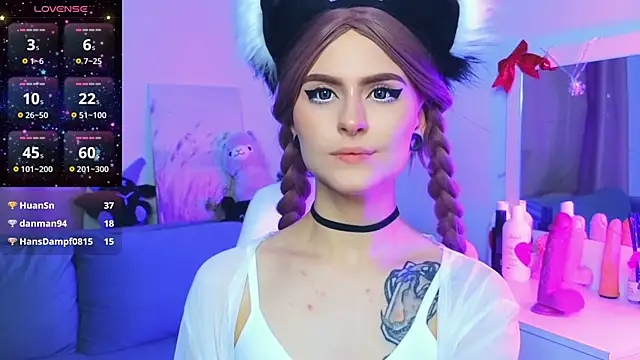 Emily  Mooree online show from January 2025 07:41:01 AM