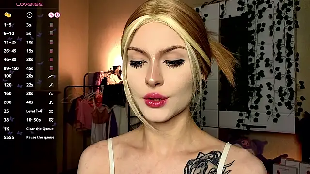 Emily  Mooree online show from November 2025 03:28:01 AM