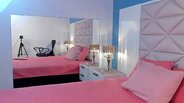 Snapshot of KarenSims chatting on March 2025 07:32:02 PM KarenSims online show from March 2025 07:32:02 PM