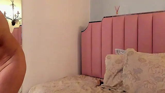 Snapshot of KarenSims chatting on October 2025 12:58:01 PM KarenSims online show from October 2025 12:58:01 PM