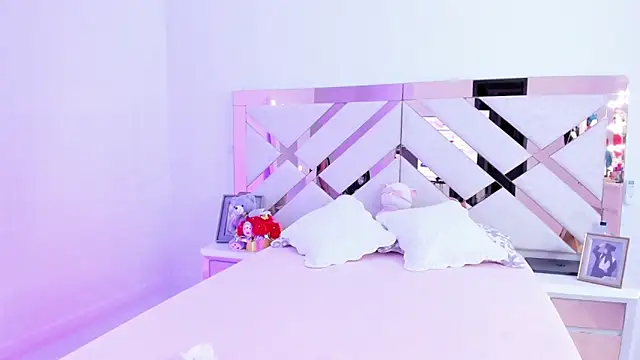 trissha xk1 online show from April 2026 01:28:01 PM