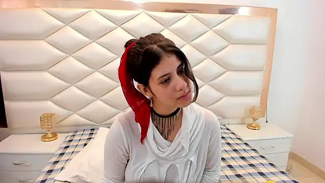 MiaQueen021 online show from February 2025 03:31:01 PM