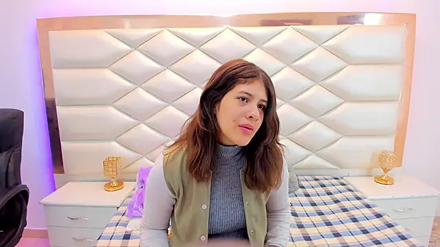 MiaQueen021 online show from February 2025 12:28:01 PM