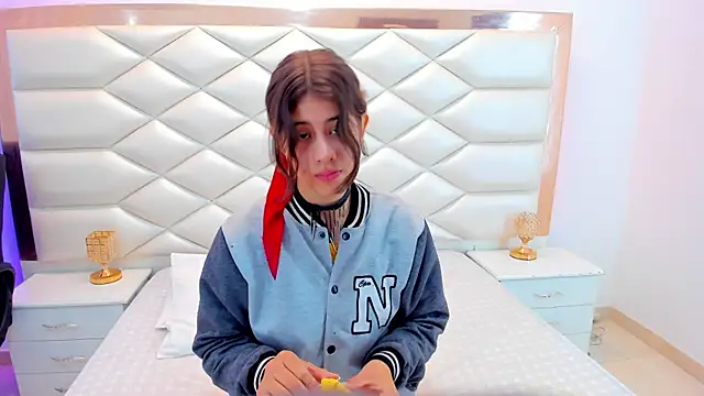 MiaQueen021 online show from February 2025 12:39:02 PM