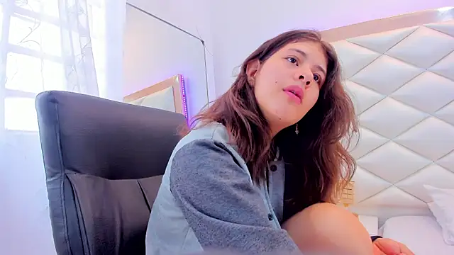 MiaQueen021 online show from February 2025 03:42:02 PM