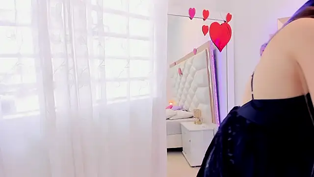 MiaQueen021 online show from February 2025 03:36:02 PM