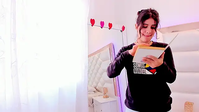 MiaQueen021 online show from February 2025 03:49:02 PM