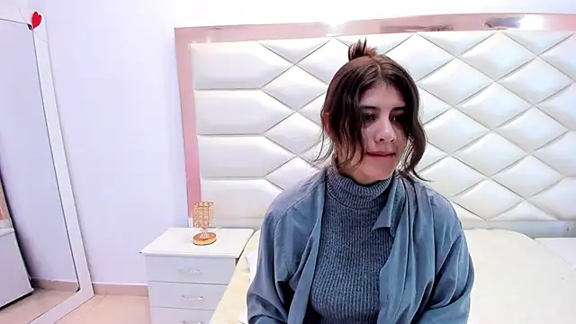 MiaQueen021 online show from February 2025 12:25:02 PM