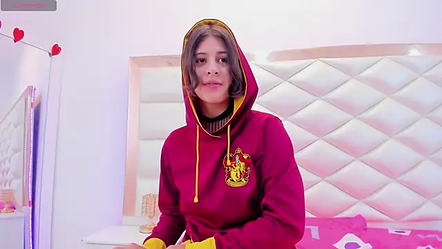 MiaQueen021 online show from March 2025 03:35:01 PM