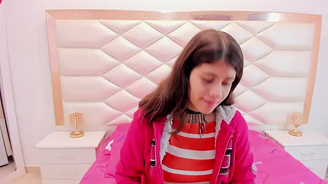 MiaQueen021 online show from March 2025 12:26:01 PM