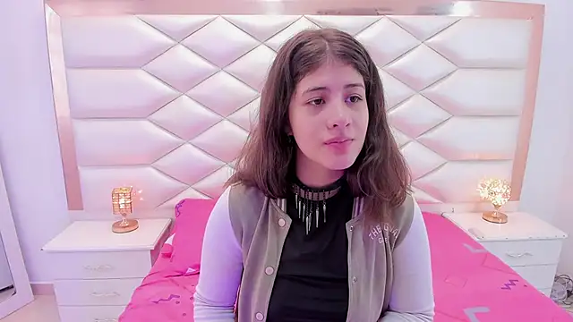 MiaQueen021 online show from March 2025 01:15:01 PM