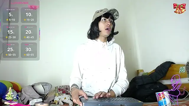 boysLittle online show from December 2025 08:10:01 AM