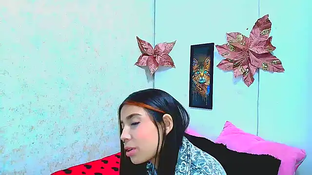 Rousse violett online show from February 2025 08:17:02 PM