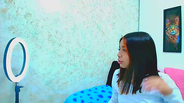 Rousse violett online show from March 2025 08:12:01 PM