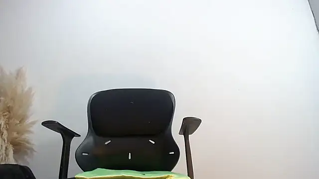 RAICHELLCOOPER1 online show from September 2025 05:34:01 PM