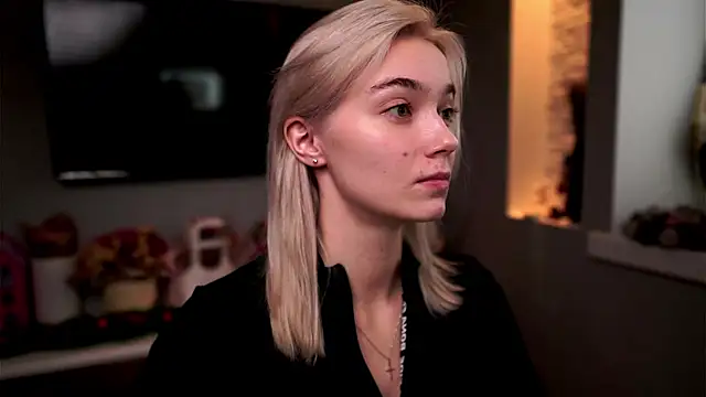 ileanacampbe online show from January 2025 07:00:02 AM