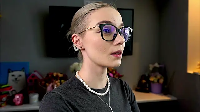 ileanacampbe online show from March 2025 06:04:01 AM