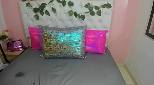 Snapshot of EmmySweett2 chatting on February 2025 12:16:01 PM EmmySweett2 online show from February 2025 12:16:01 PM