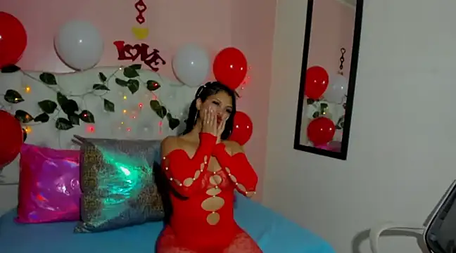 Snapshot of EmmySweett2 chatting on February 2025 01:29:01 PM EmmySweett2 online show from February 2025 01:29:01 PM