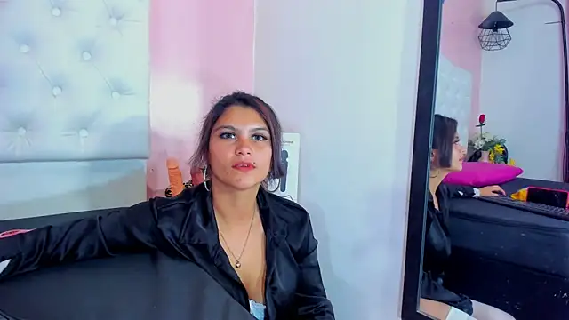 Snapshot of EmmySweett2 chatting on November 2025 02:54:01 PM EmmySweett2 online show from November 2025 02:54:01 PM