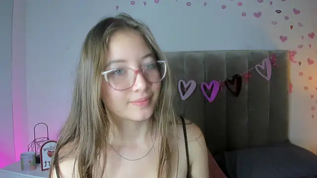 Dahlia Rousse online show from March 2025 04:28:02 PM