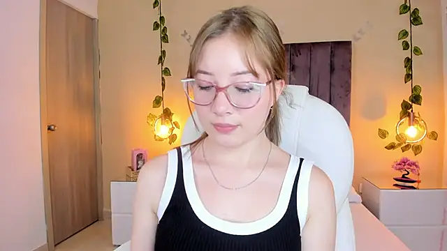 Dahlia Rousse online show from September 2025 08:36:02 PM