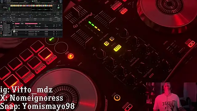 Snapshot of vittote chatting on February 2025 11:54:02 PM vittote online show from February 2025 11:54:02 PM