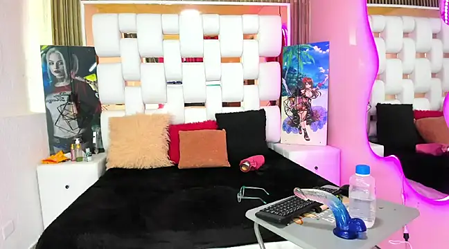 SolEvanss online show from February 2025 04:36:01 PM