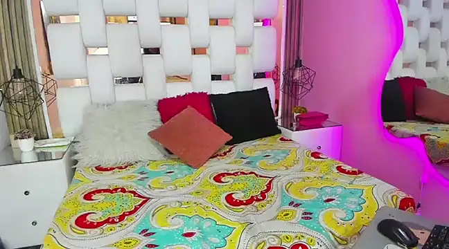 SolEvanss online show from March 2025 03:18:01 PM