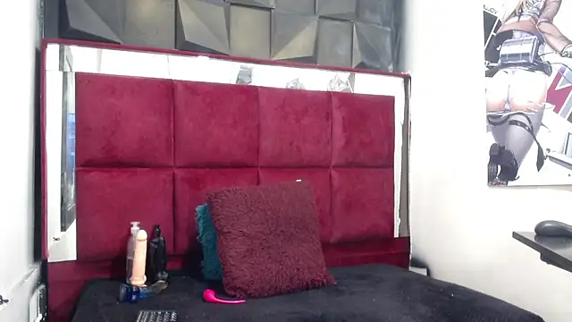 SolEvanss online show from October 2025 03:23:02 PM