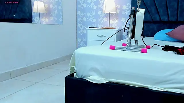 SalomeSimonz online show from November 2025 07:24:02 PM