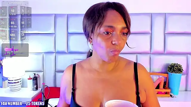 LovelyNickii online show from October 2025 12:52:02 PM