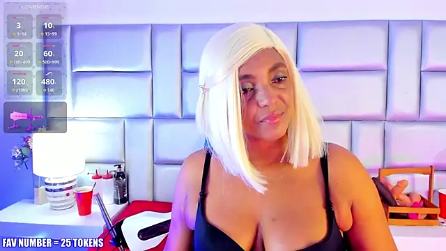 LovelyNickii online show from November 2025 12:49:01 PM