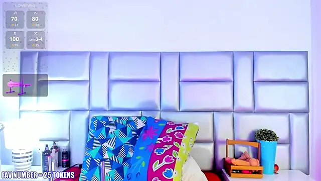 LovelyNickii online show from November 2025 12:38:01 PM