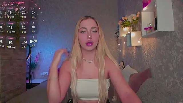 Mika Rayy online show from November 2025 04:47:01 AM