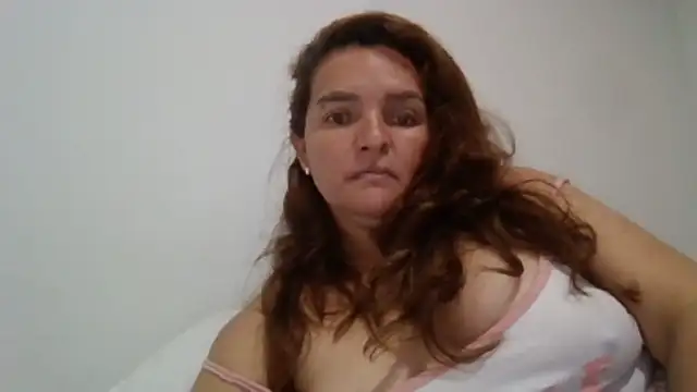 squirtlatinx online show from April 2026 12:53:02 PM