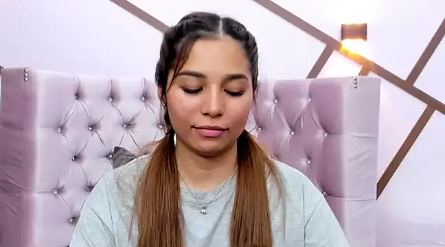 CharlotteGraay online show from January 2025 02:14:01 AM